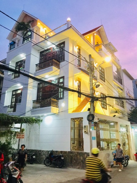 BIỆT THỰ, VILLA CMT8 - NGAY TRUNG TÂM QUẬN 10 - HẺM XE HƠI TRÁNH 1 TRỤC
