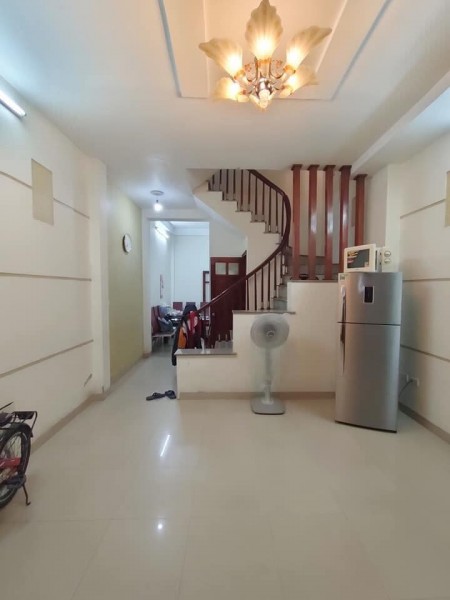 Bán nhà Đường Láng TT Đống Đa, 40m x 5 tầng, mặt tiền 4m, giá 3.8 tỷ