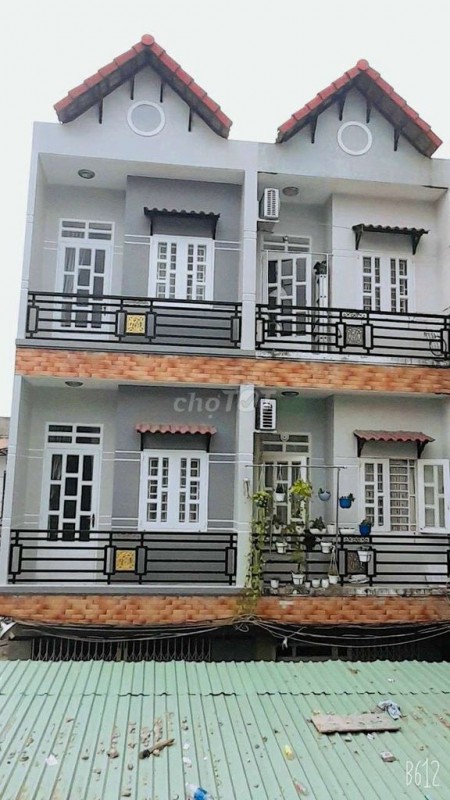 Bán nhà hẻm xe hơi. 1 trệt 2 lầu. Giá 1 tỷ 420