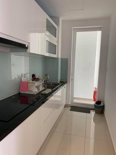 Cho thuê căn hộ Sky Center quận Tân Bình, 80m2 2PN, 2WC, giá 14tr. Full NT, LH: 0765568249 Anh Văn