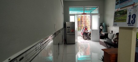 Cần bán gấp nhà 3.3x10m, 1 lầu, giá 1.3 tỷ hẻm Quốc Lộ 50 (gần Nguyễn Văn Linh)