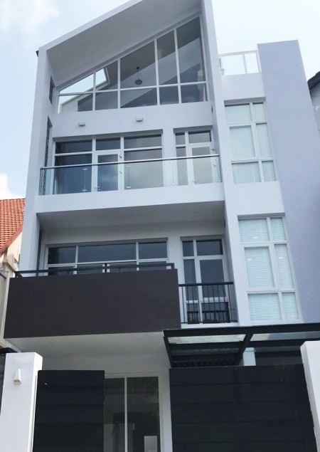 Cho thuê Villa 450m2 trệt 2 lầu áp mái 5P,sân vườn,NTCB Thảo Điền Quận 2