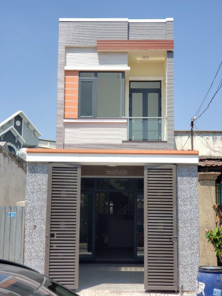 Bán nhà sân ô tô, 3PN, 2 WC, bếp rộng rãi ngay ngã tư Miếu Ông Cù Thuận An