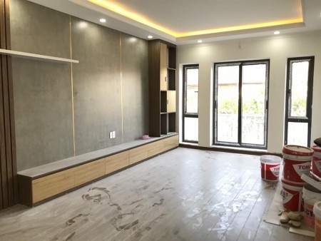 Hoàng Quốc Viết 3 MẶT NGÕ Ô TÔ VÀO NHÀ THANG MÁY KINH DOANH