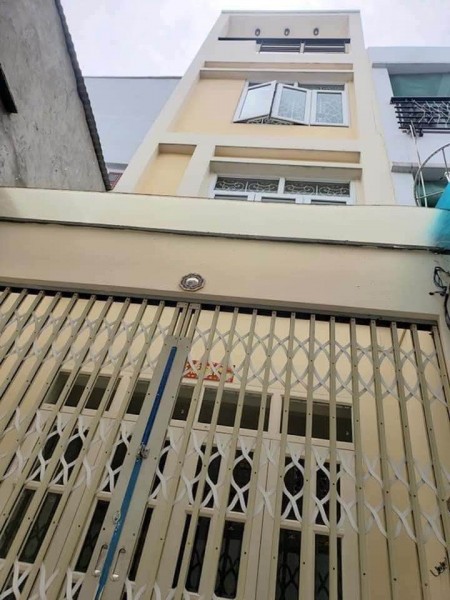 Bán nhà q4 đường Đoàn Văn Bơ, nhà mới đẹp giá hạt rẻ, dt 28 m2 giá 3.35 tỷ( nhà thật 100% k ảo, xin lỗi k tiếp a c e môi giới)