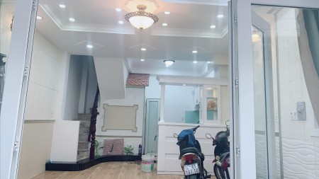 Cần bán nhà Thích Quảng Đức, Phú Nhuận, giá chỉ 4.95 tỷ