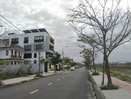 Chính chủ cần bán nhanh 95m2 đất nền ven biển phía nam Đà Nẵng giá rẻ.