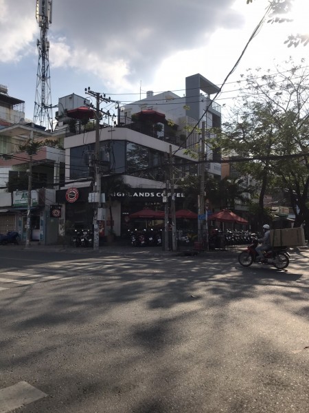 Cho thuê nhà GÓC 2 MẶT TIỀN ngang 18m đường Trường Sơn
