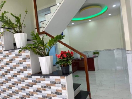 Nhà gần chợ Hưng Long, Bình Chánh. Sổ hồng riêng