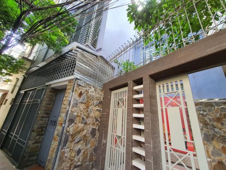 Bán căn lô góc ngõ Thái Hà, cách oto đỗ 10 bước chân, 60m2, nhỉnh 6 tỷ