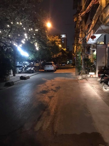 Cực hiếm! Nhỉnh 2 tỷ có nhà sát hồ Phương Mai, dt 40m