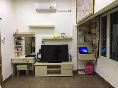 BÁN NHÀ SÁT MẶT TIỀN Q1. GIÁ 3.5 TỶ. TẶNG NỘI THẤT