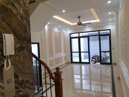 Cực hiếm nhà phố Nguyễn Văn Cừ - Long Biên 70 m2, MT 7.3 mét giá chỉ 3.9 tỷ