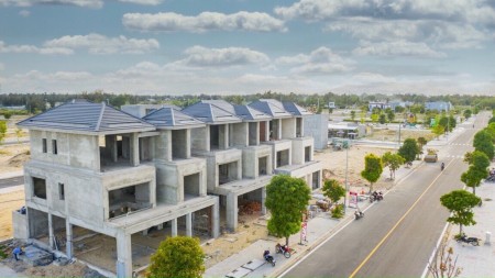 Khách cần bán lô đất 250 m2, cách biển 300m,