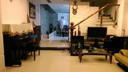 Bán nhà đẹp P Tân Sơn Nhì 5.5 x 15 nở hậu - Hẻm xe tải