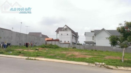 Vỡ nợ bán gấp lô đất 300m2 đất đối diện chợ, trường học dân cư đông kín, tiện kinh doanh buôn bán