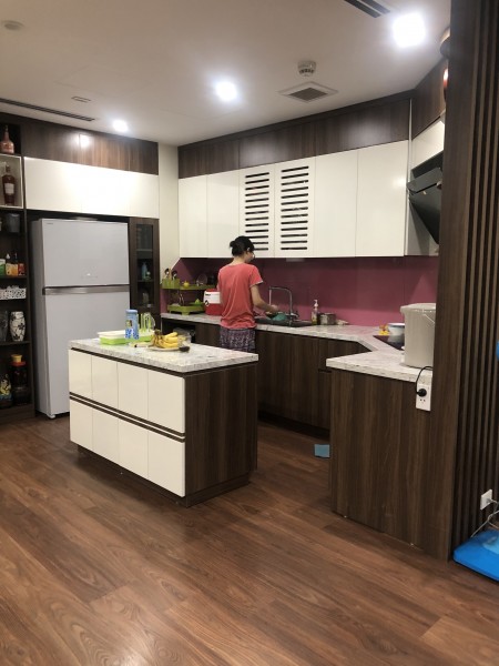 Bán gấp căn hộ 3 ngủ, 121m2 Imperia Garden, Giá 4.5 tỷ (bao phí), LH: 0919128298