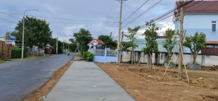 Bán 100m2 đất thổ cư mặt tiền Dương Thị Giang sổ riêng giá 1tỷ2