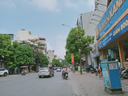 Cần bán căn nhà cách phố Ngô Xuân Quảng 50m