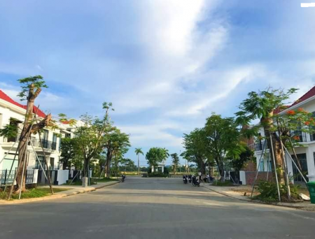 Giá siêu rẻ. Nhà đẹp 2 tầng Royal Park Giá chỉ 3,2x tỷ. LH 079_657_1878