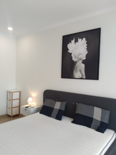 Bán gấp căn hộ 2 ngủ, 61m, full đồ cao cấp tại Mon City