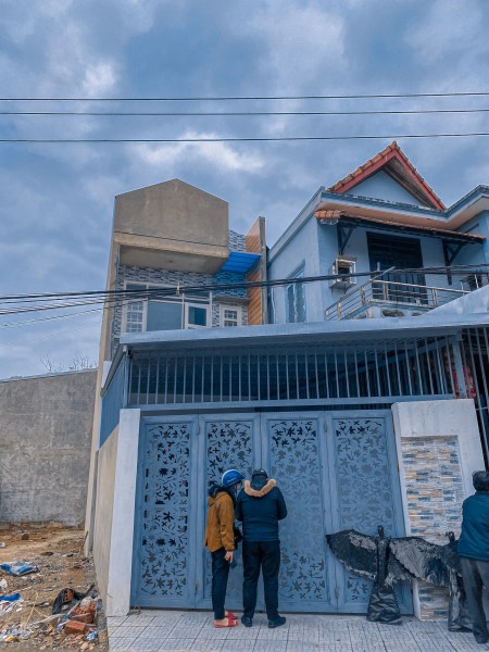 NHÀ ĐẸP 2 TẦNG MẶT TIỀN TAM THAI - SAU NHÀ LÀ ĐƯỜNG KIỆT 6M. GIÁ 2,7X TỶ ( BAO SỔ ).