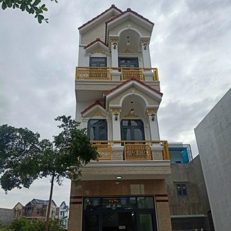 Chính chủ bán nhà 1 TRỆT 2 LẦU ngay chợ Phú Phong, MT ĐT743 giá rẻ, sân ô tô, thuận tiện kinh doanh