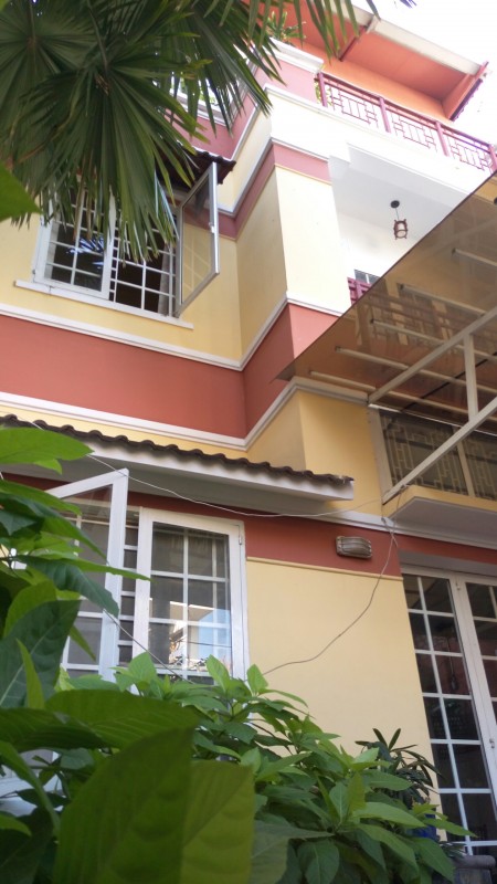 BIỆT THỰ cho thuê dài hạn, kế bên Chợ Lớn, đường 10m, khu Vip Bình Phú Q6 - 0901386327