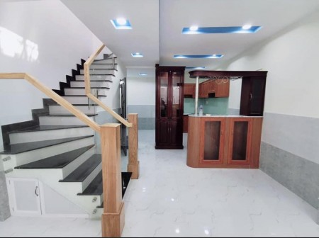 Hẻm xe hơi đỗ cổng - Sát mặt đường Thích Quảng Đức. Giá cực tốt ở Phú Nhuận