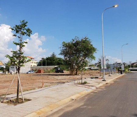 Chính chủ cần bán lô đất 80m2 MT Thoại Ngọc Hầu, phường Phú Thạnh, Quận Tân Phú. SHR, Giá chỉ 2.5 ty/nền. XDTD