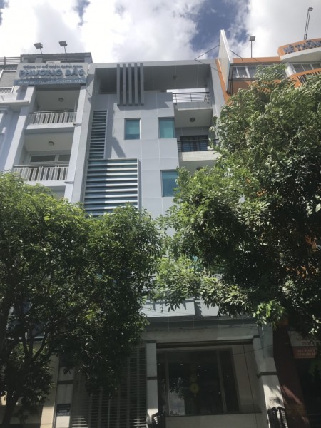 Cho thuê mt Phan Xích Long khu kinh doanh sầm uất 4x20 sàn suốt vào sử dụng ngay