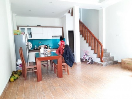 Bán nhà phố Trương Định, Hoàng Mai 43m2 4 tầng 2 tỷ 1. LH A.Tuấn 0327283895