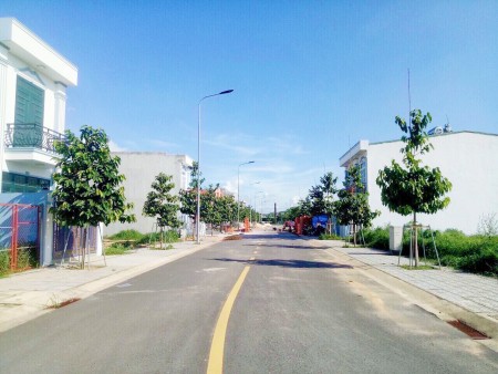Bán đất MT Phùng Hưng đang mở rộng lên 30m ngay chợ dài 2km, KCN, SHR thổ cư, 2tỷ, 0938274090 Kim