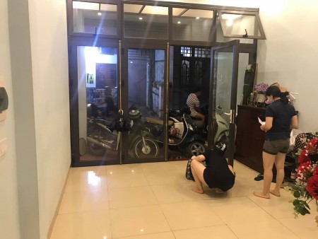 Đẹp ở ngay Ngã Tư Sở ăn tết, thông 3 gác, gần phố 18mx5t 1.85 tỷ