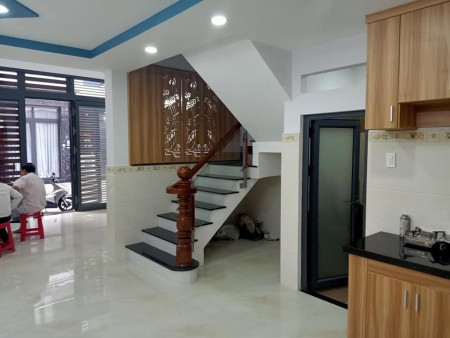 Chính chủ Bán nhà Phan Huy Ích, 48 m2 giá chỉ hơn 3 tỷ. Full nội thất. HXH
