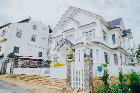 Bán gấp lô góc 120m2 thuộc giai đoạn 1 tại V - Green City - Diện tích: 120m2.