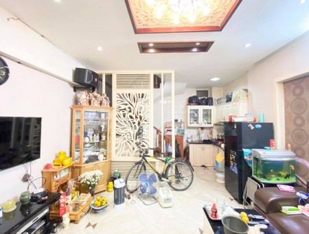 Bán gấp Nhà đường Thành thái, P 13, Quận 10, hướng ĐN, 38m2, giá 4 tỷ 950.