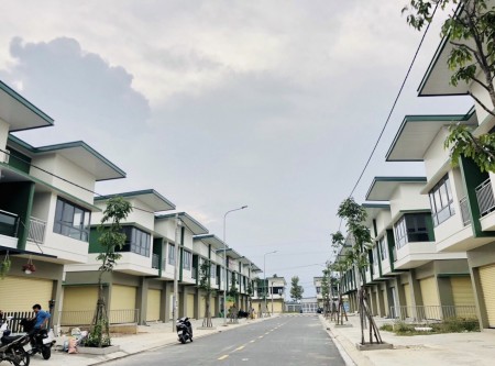 Nhà 2 tầng 192m2 đối diện đại học QT VIỆT ĐỨC mặt tiền đường vành đai 4