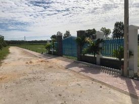 Bán giá thật và đất thật nằm ngay khu dân cư trường chợ siêu thị. Ngân hàng hỗ trợ 70% giá trị tài sản, là lên tới 300 triệu.