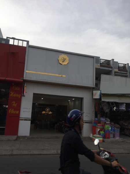 Đường Kênh Nước Đen, mt ngang 4. khu đông đúc