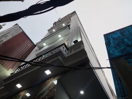 Bán nhà Láng ngã tư sở lô gốc dt 52m Giá 4,6 tỷ