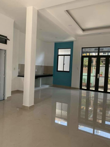 Nhà ở vừa cho thuê, Lạc Long Quân, cạnh CH Tiện Lợi Satra. 4,65 tỷ