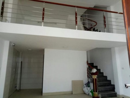 Bán nhà ngõ 90 ngách 78 Gia Quất, dt 38 m2, 3.5 tầng, mới đẹp, giá 1.98 tỷ