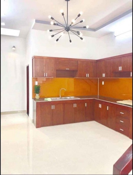 Gấp bán! Nhà 40m2, HXH, đường Cách Mạng Tháng Tám, Quận 10, Giá 4.5 tỷ