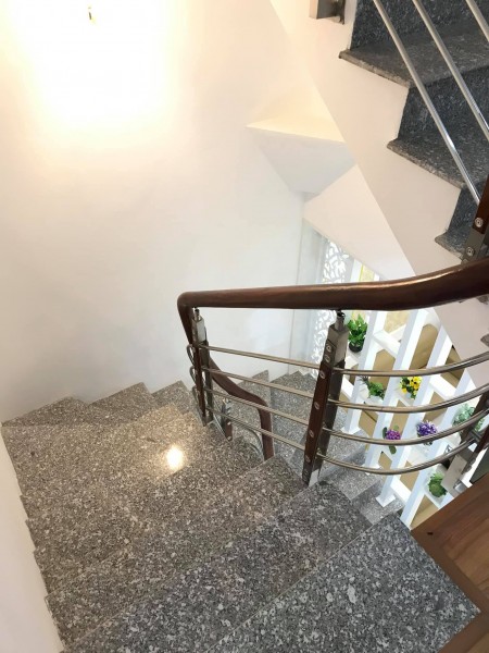 Gia đình cần bán gấp nhà Mặt ngõ Cầu Đất giá 2.7 tỷ, 18mx5T, ở luôn
