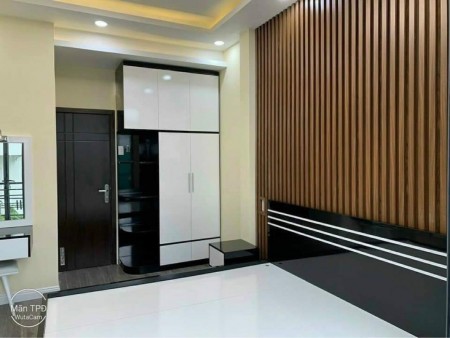 Siêu phẩm Ô tô đỗ cửa