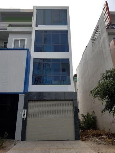 Đường Hồ Bá Kiện mặt tiền đẹp q10 dt 4.2 x 20