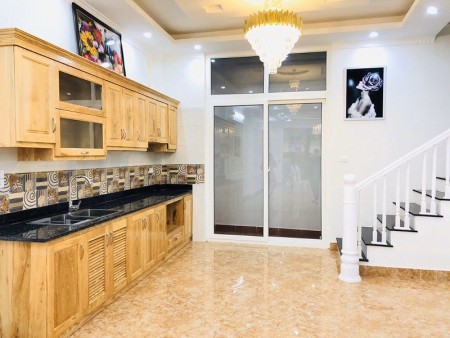 Bán nhà Đẹp ngõ 108 Đông Thiên giá 1,3 tỷ, 37m2, MT 4.8m, Oto cách 10m.