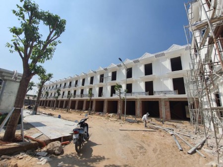 NHÀ PHỐ ĐÔNG TÁC DĨ AN BÌNH DƯƠNG GẦN BIG C CŨ
