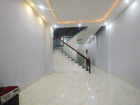 CHỦ XOẮN BÁN NHÀ HẺM ĐƯỜNG 827 Q9, 53m2 (4.42x12) 4 TẦNG CHỈ 4.75 TỶ, VÒNG XOAY PHÚ HỮU